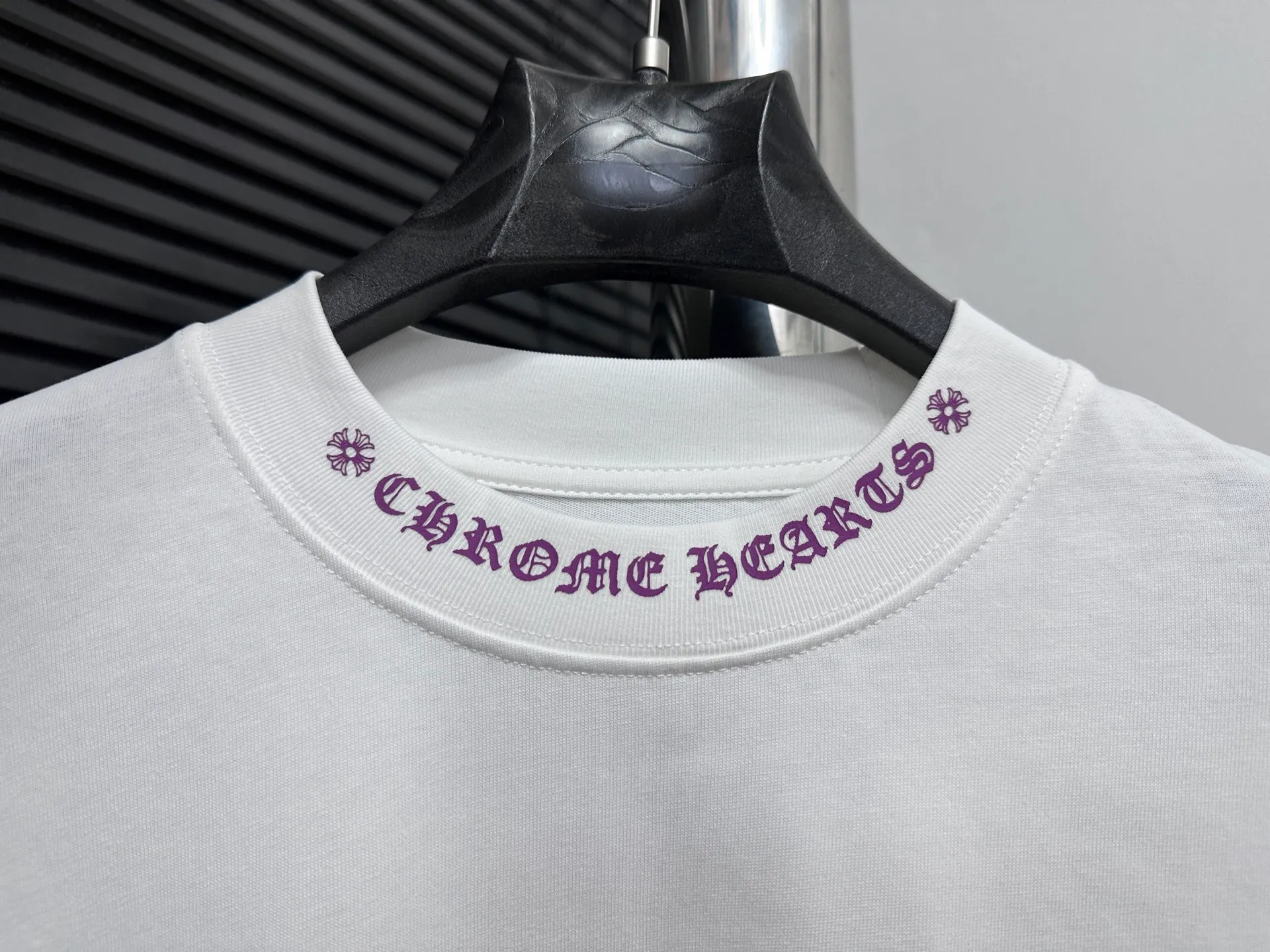 🅿️230 [Come Hearts] Crow Heart Graffiti Letters Limited Sanskrit Printed Long Sleeves, High Weight Threads on Collar and Cuffs, Custom Weaved and Dyed 280g Double Yarn Pure Cotton Fabric, Washed Anti-Counterfeiting Tags and other auxiliary labels are all correct versions, super conspicuous, super pretty, super stylish, same style for men and women! The overall upper body highlights fashion and individuality, and when worn together by a couple, it is a recommended T-shirt by the Street Ace!! Same style for men and women Size: XS-L